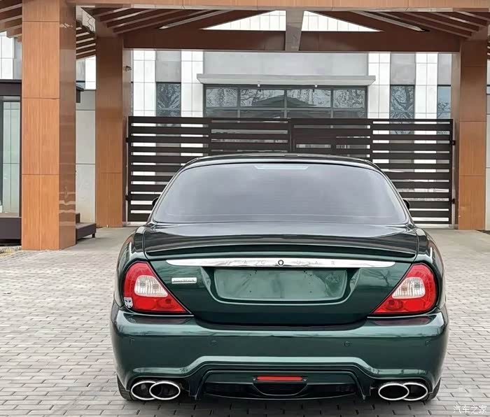 继续分享经典车捷豹xj8