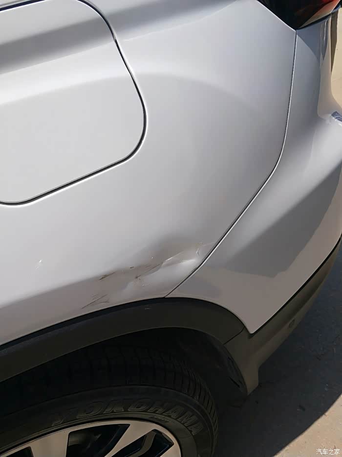 这种剐蹭都凹进去了