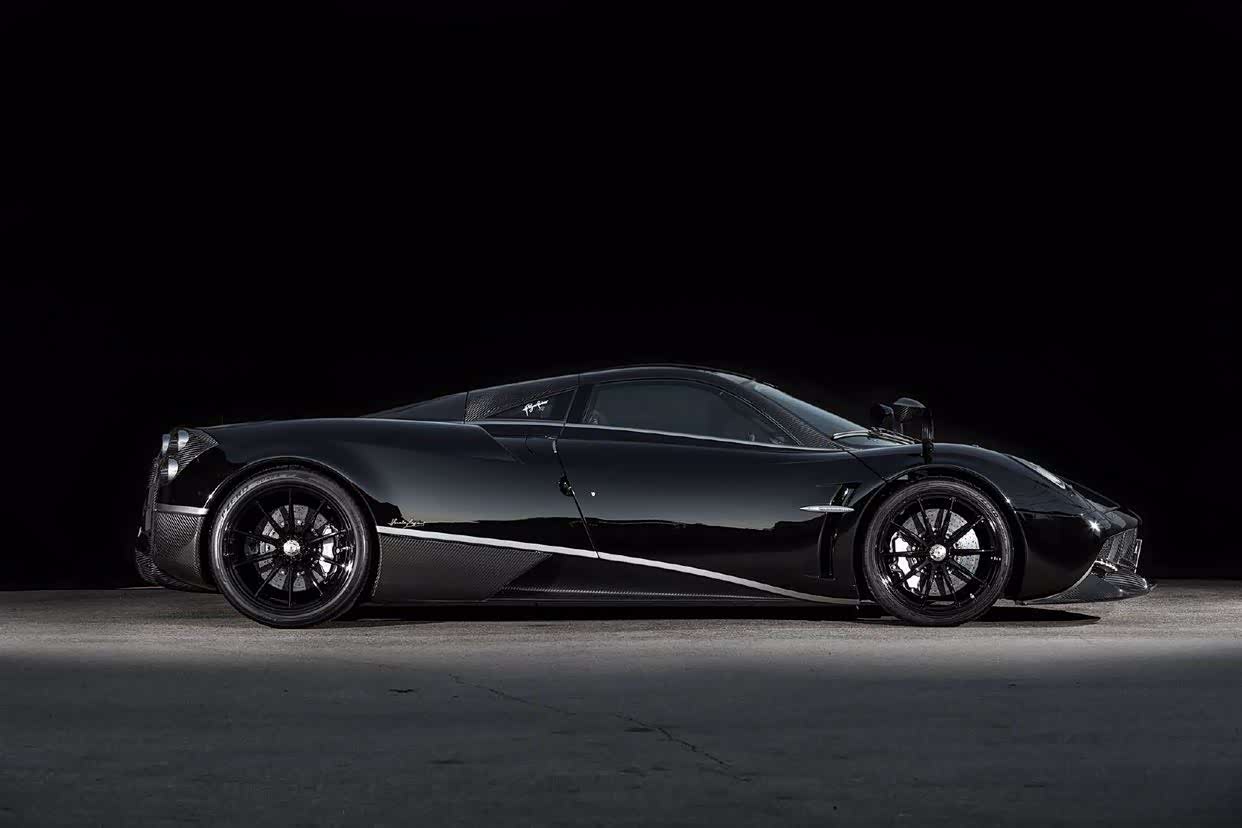 帕加尼huayra四眼头灯够豪气吧