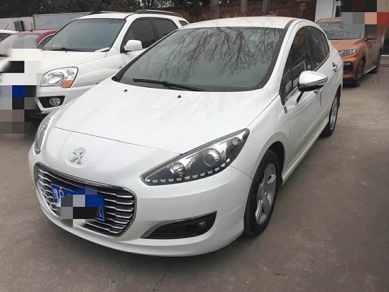 标志308,老款的更加漂亮.小狮子还是很霸气吧