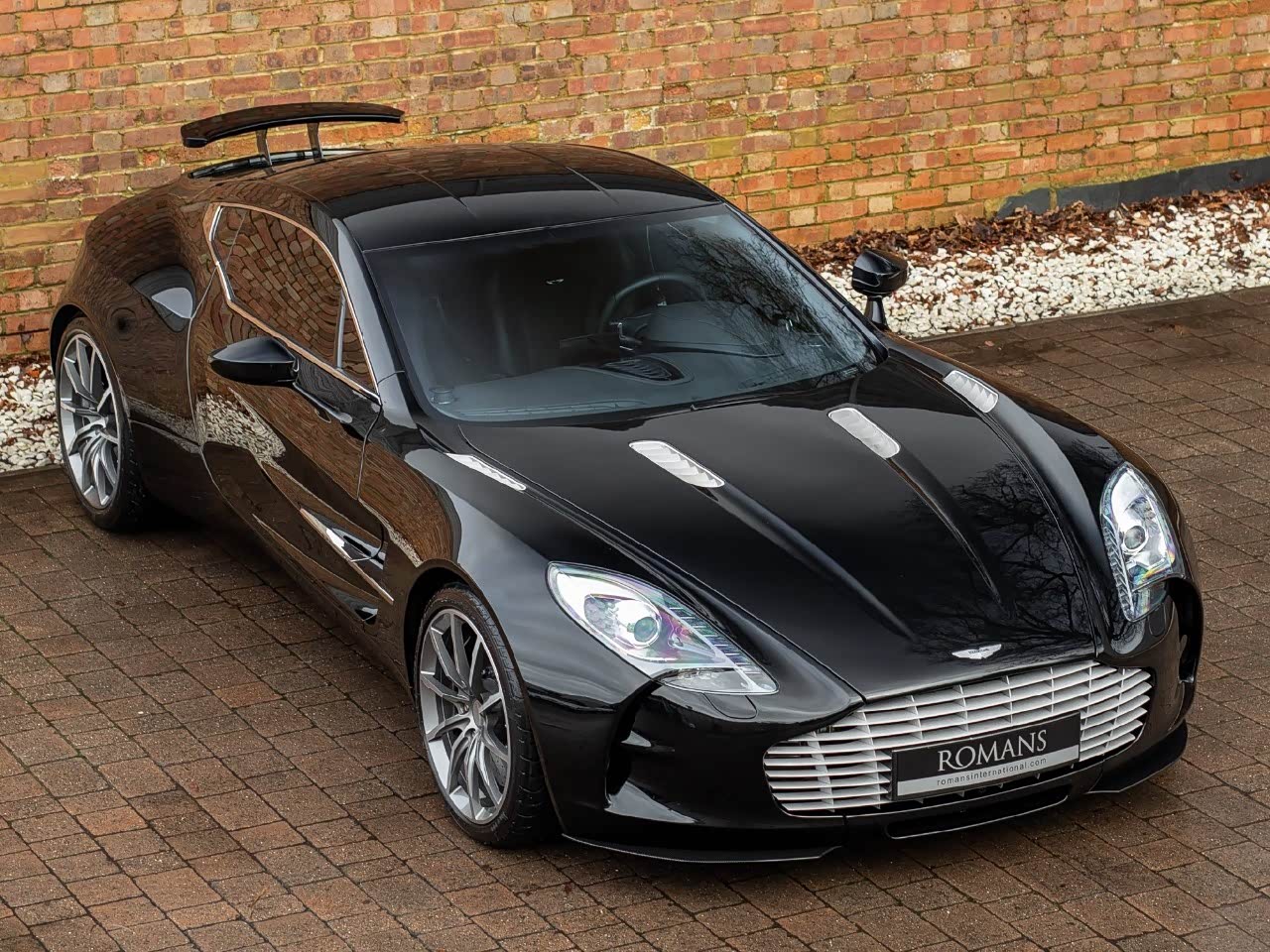 astonmartinone77黑色有点儿低调