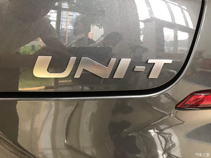 来细数unit身上的logo