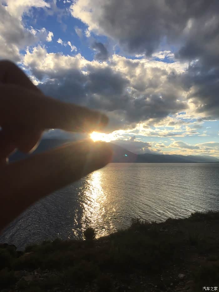 美丽得落日,把太阳都抓在了手中