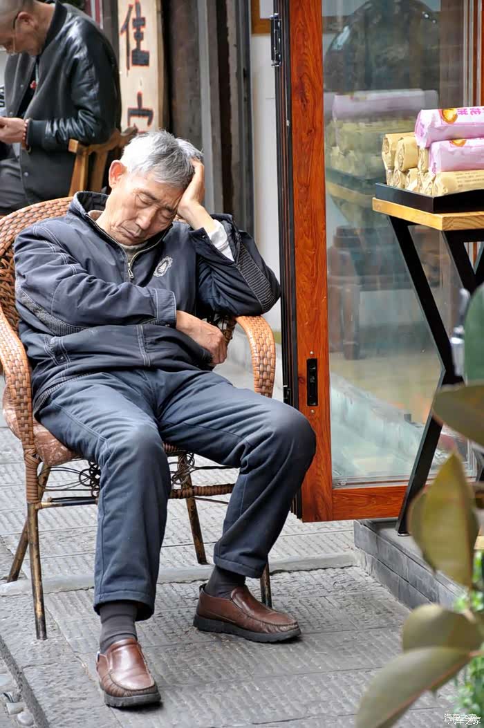 成都人民悠闲的生活着,多少年不变.