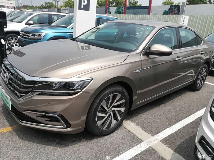 帕萨特新能源香槟金这颜色怎么样