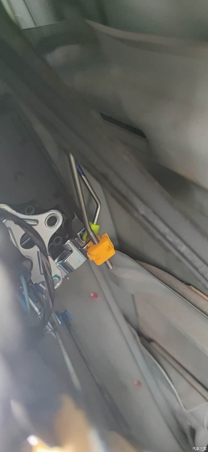 宝骏730门锁经常失灵较为详细的更换中控锁总成过程