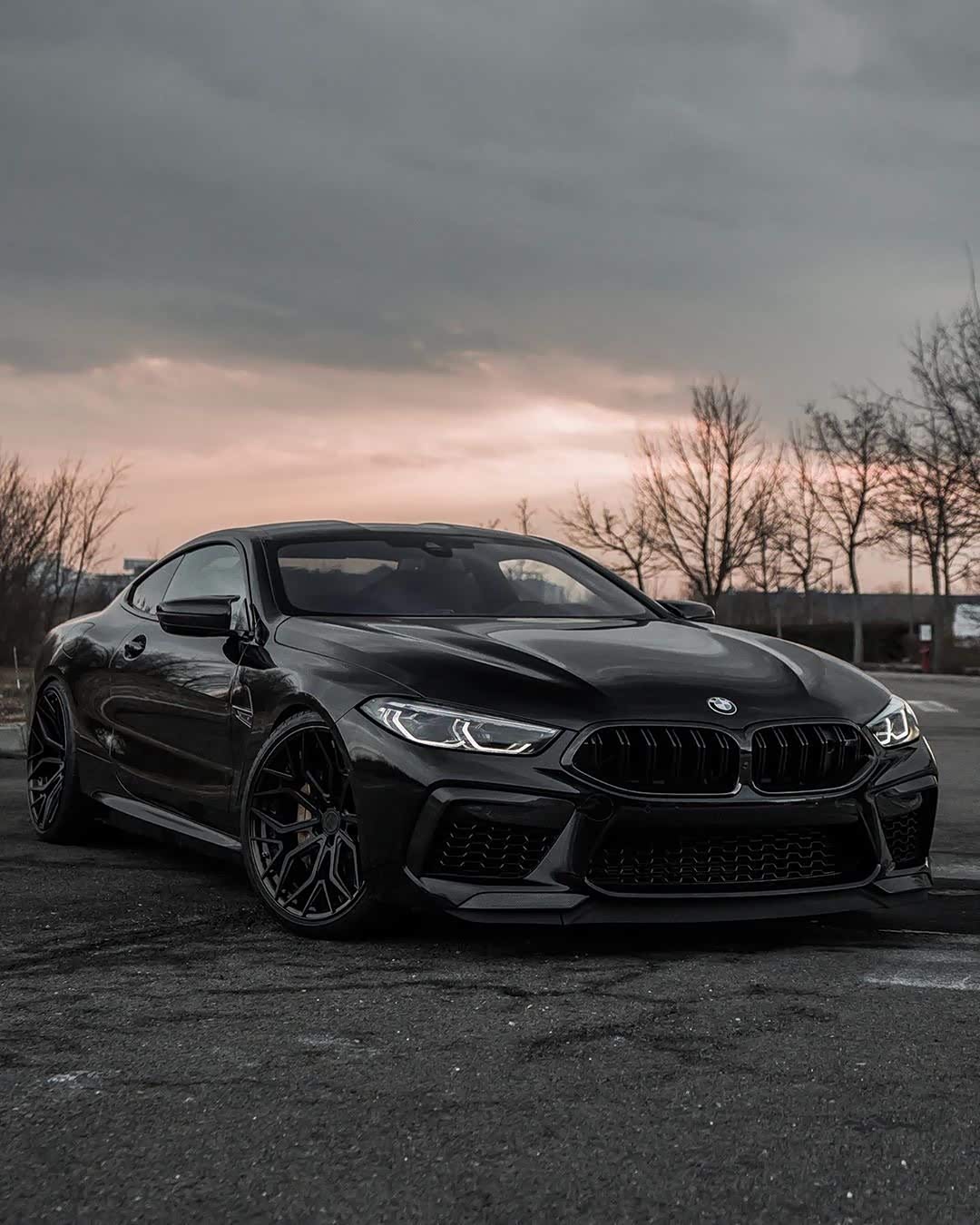 宝马m8雷霆版改装轮毂,凶狠凌厉劲挺嚣张.