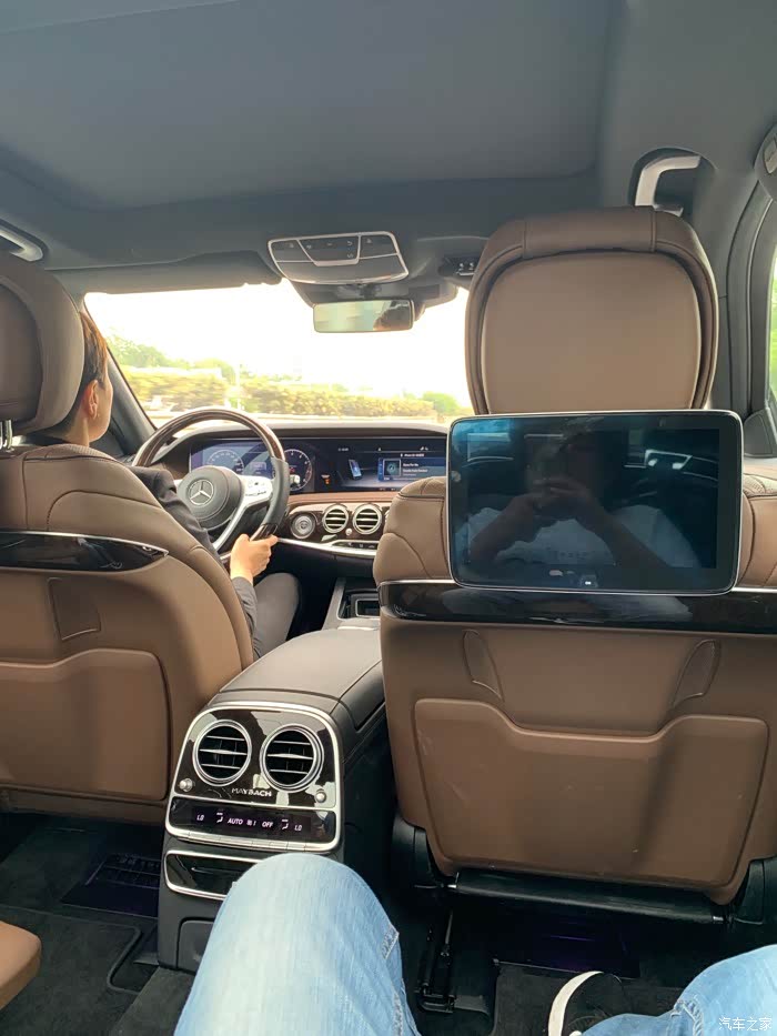 试驾了迈巴赫450后排空间令人震惊