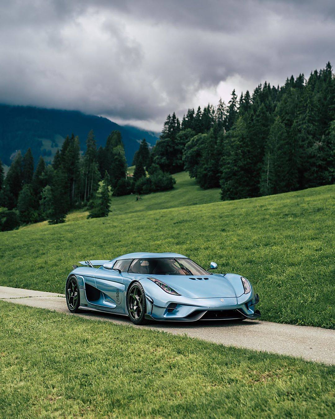 图 柯尼塞格regera,蓝色车漆,为horizon 霸气十足