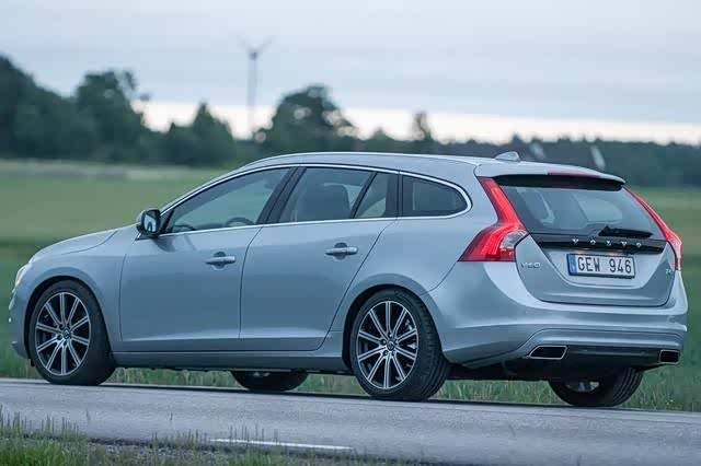 v60是一款定位中型的旅行车对于家用有着非常合适的产品定位