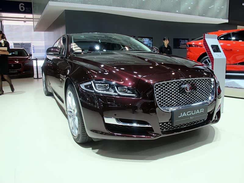 捷豹车一个豹子头感觉真的是好看整个前脸也是