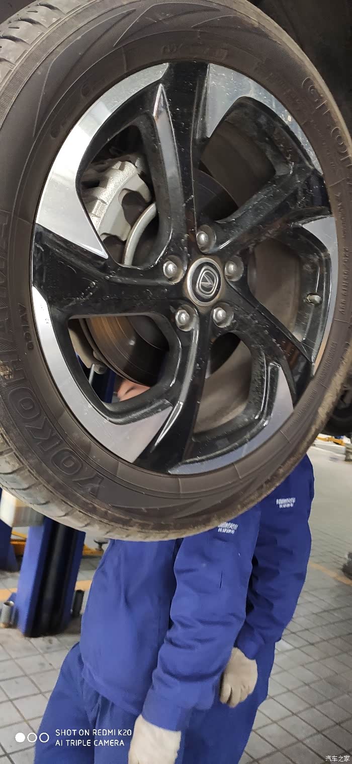 检查轮毂刹车盘.