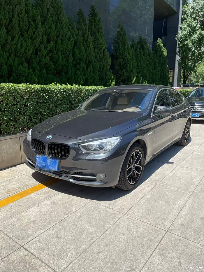 【图】同停车场竟然碰见两辆5gt_宝马5系gt论坛_汽车之家论坛