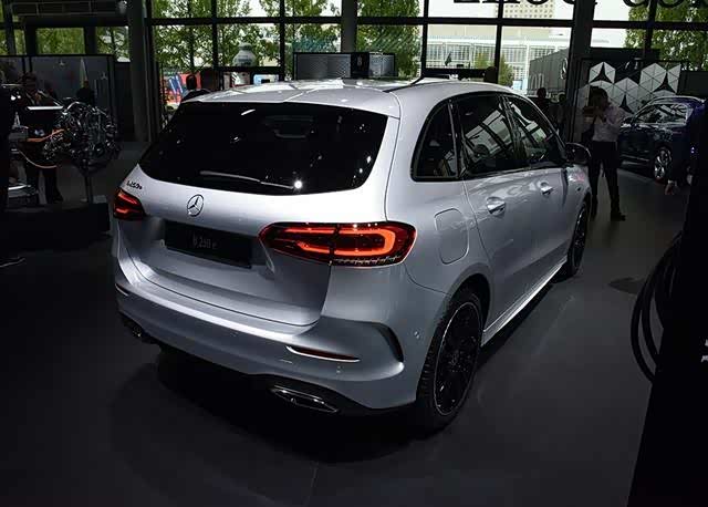 插电形式的奔驰b250e