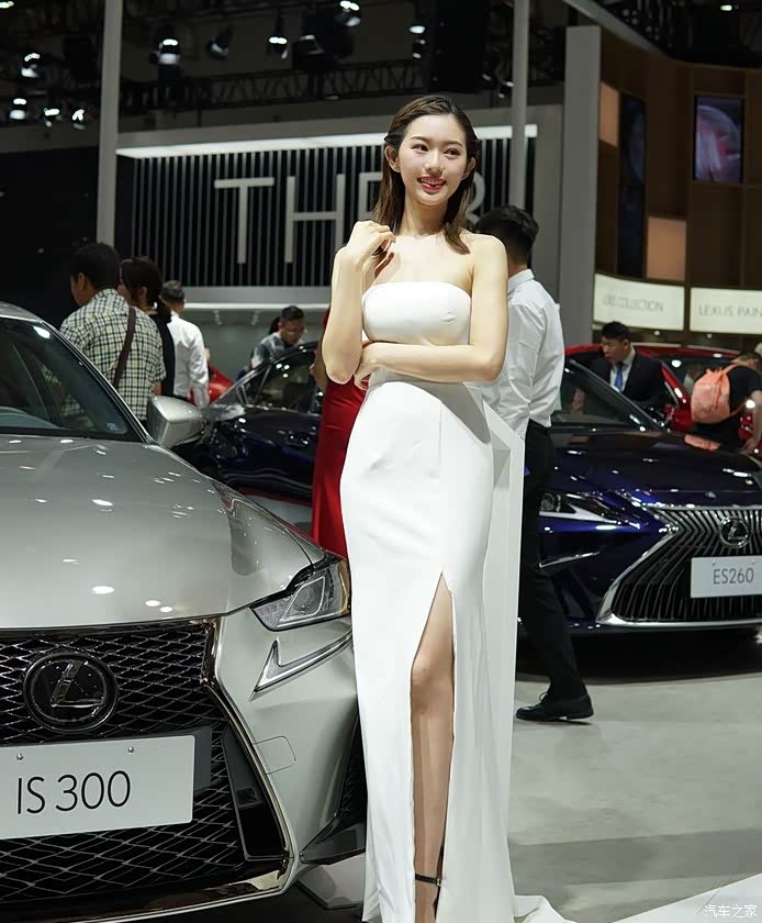 荣威车友会成都车展看车团成都车展美女车模颜值爆棚