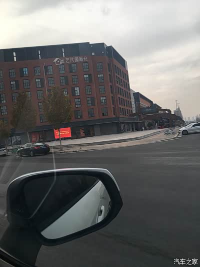 周六打卡郑州艺茂国际仓食运街,一次偶然之行