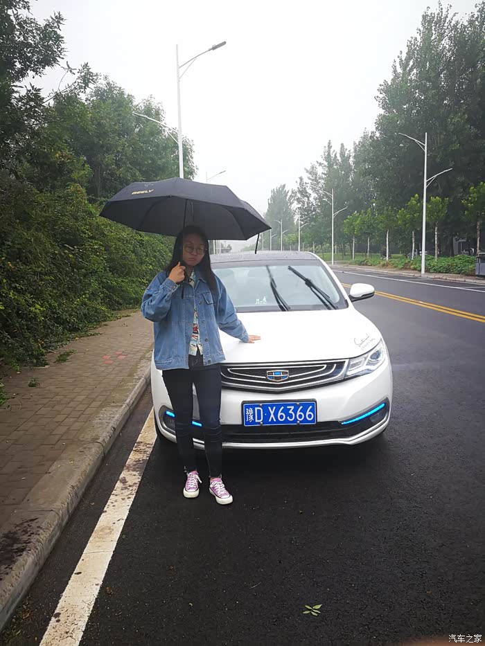 《美女当车模》秋雨中遇见你,帝豪GL展现你雨