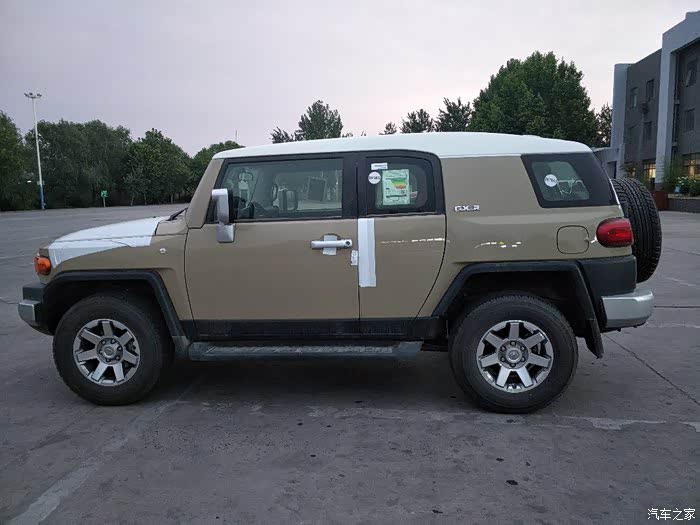 沙漠黄fj酷路泽出手只开了六百公里