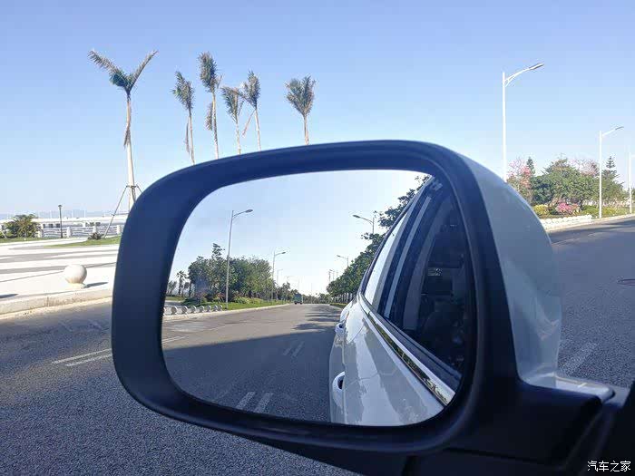 开着顶配的小宋同学开出门兜风风景如画