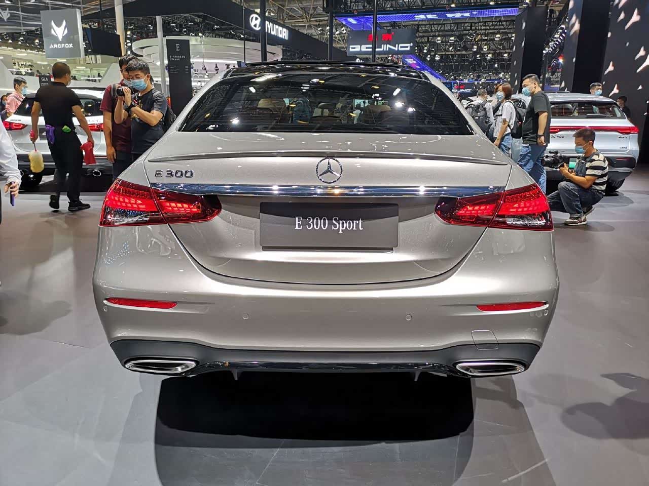 全新的2020款的奔驰e级.无论驾驶还是乘坐都非常的不错.