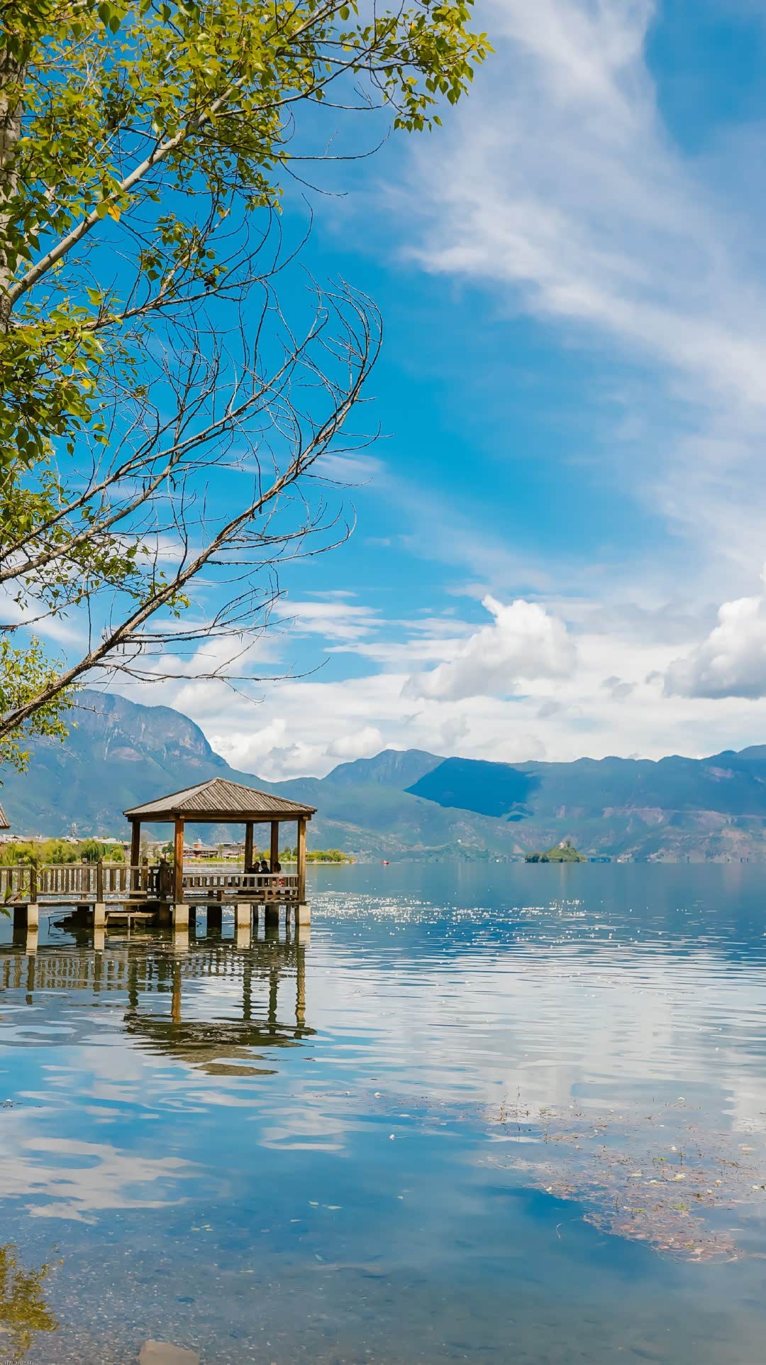 泸沽湖,那深深浅浅的蓝,飘飘荡荡的美,撼天动地,摄人心魄!