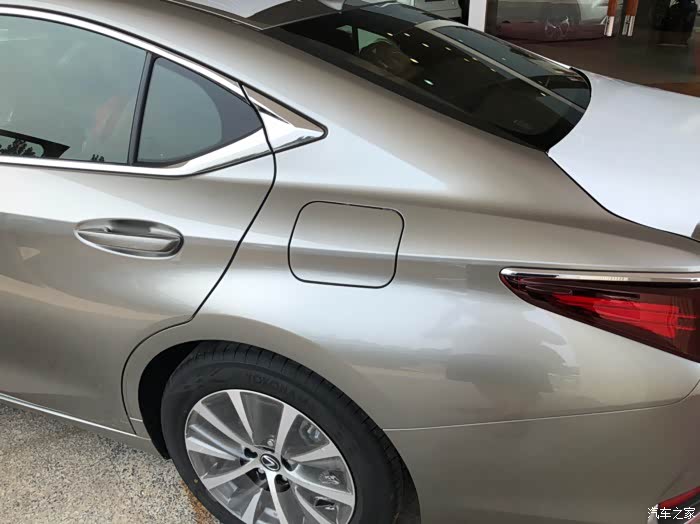 求熔光晶展车颜色!急