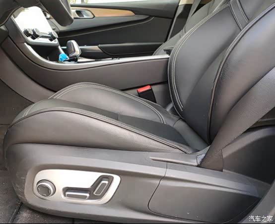 环抱式座椅很舒服