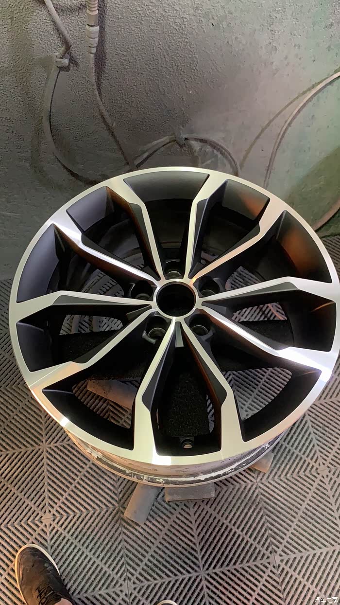 【图】「改装」分享一个花瓣轮毂的拉丝效果_奥迪a4l论坛_汽车之家