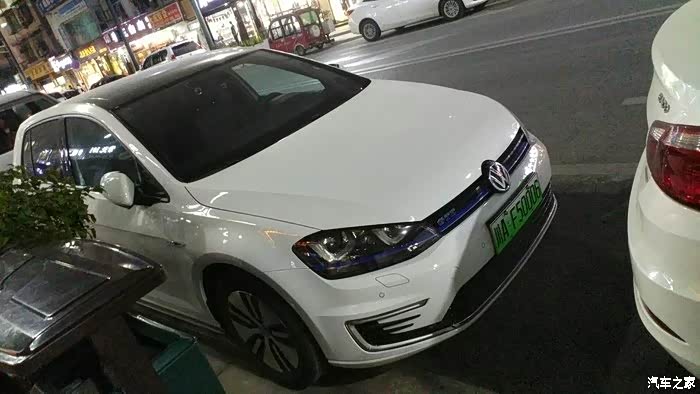 今天看到一辆高尔夫挂的绿牌,求解