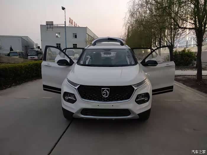 申精喜提白色宝骏510