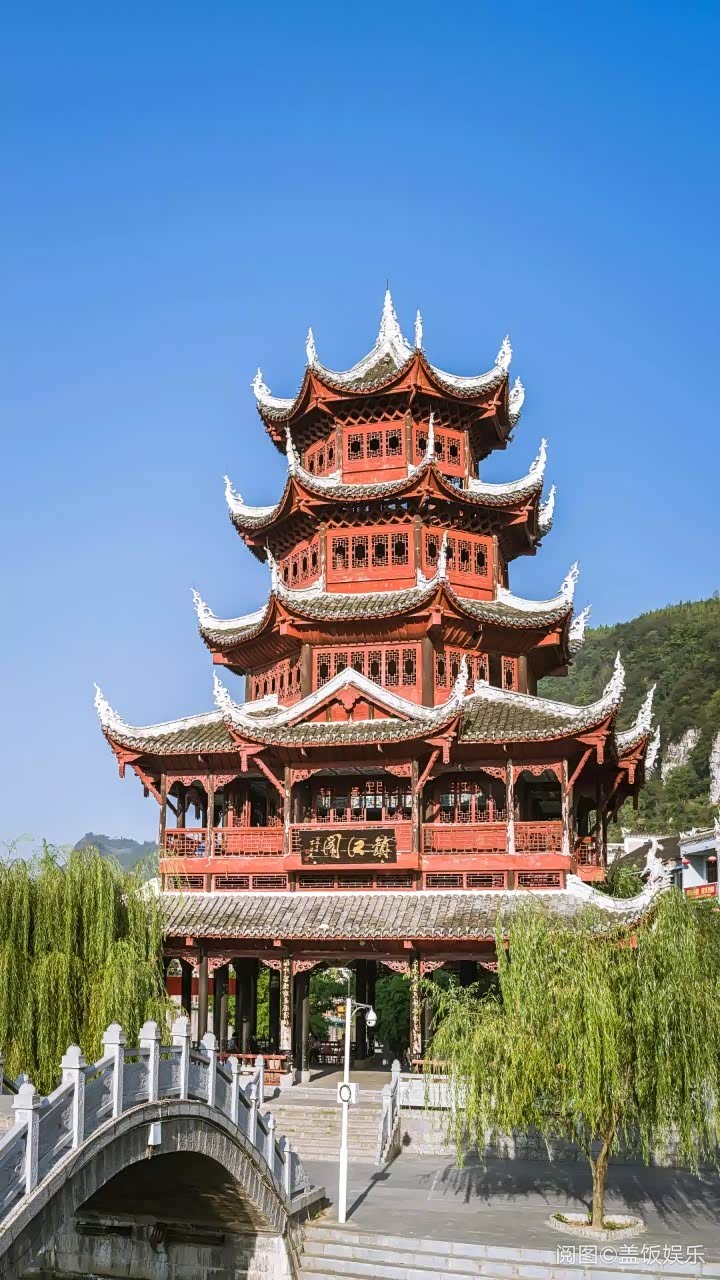 中国古建筑非常有特色,可以用精妙绝伦形容.