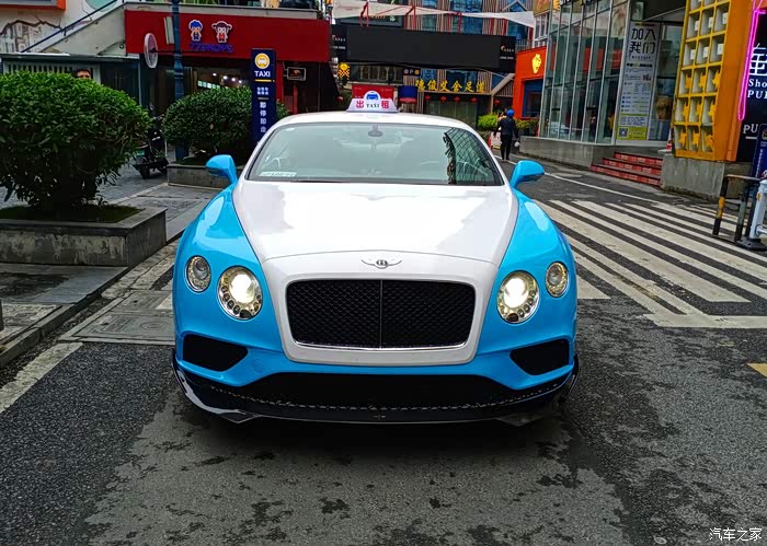 街头惊现宾利出租车