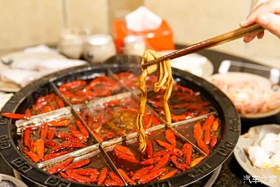 就这样吃热辣滚烫火锅结束我在山城重庆  天行程