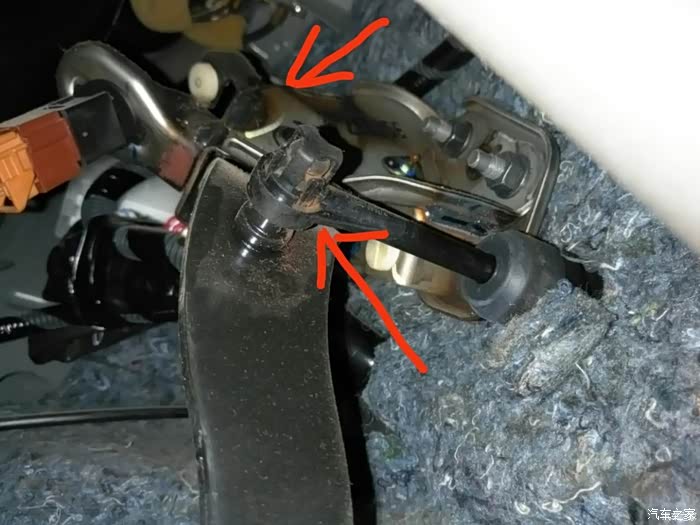 2019款经典轩逸踩离合的时候发出咯哒咯哒的声音