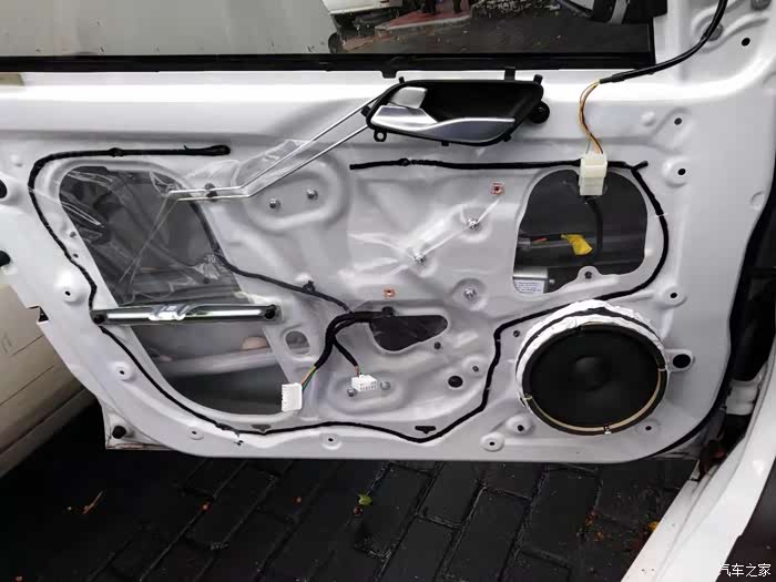 宝骏310w用简单的方法和有特点的喇叭改出非常不错的音响效果