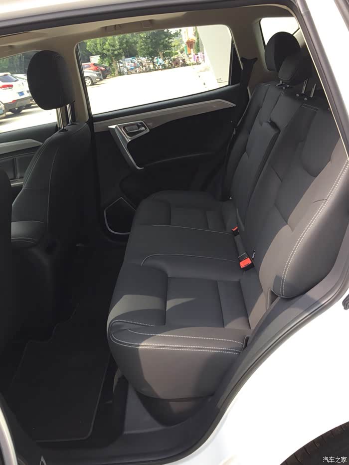 阳光下的"幸福"——远景x6提车作业