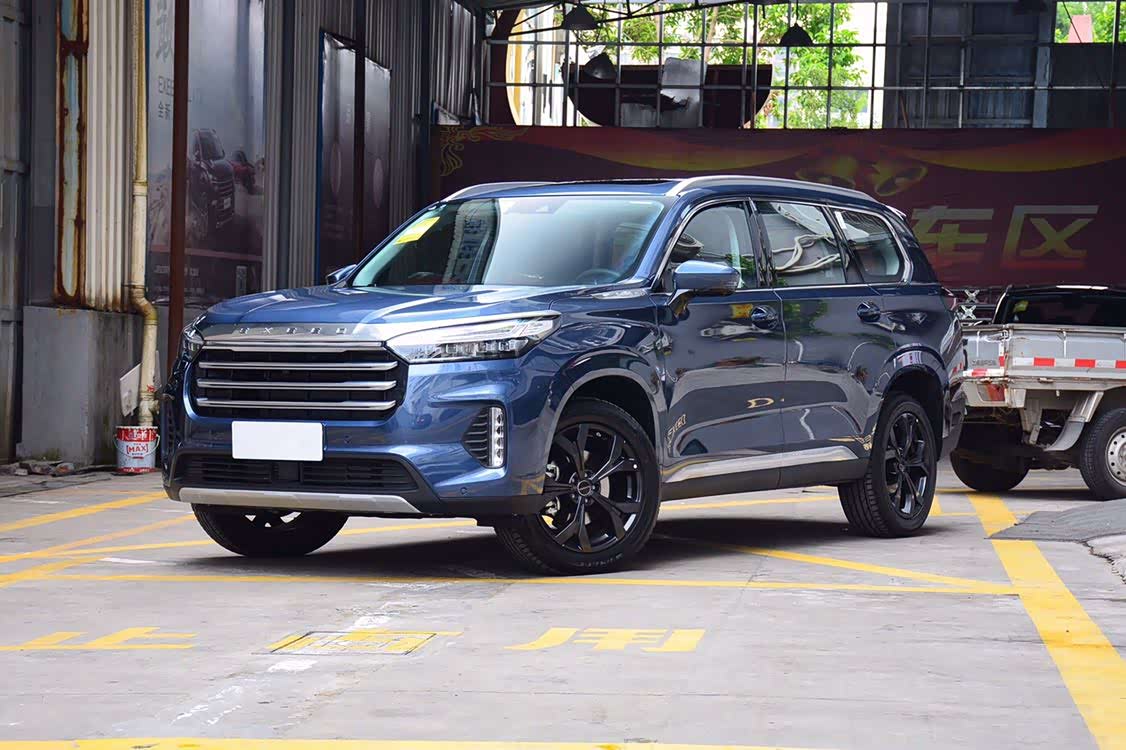 星途vx大气的外观造型并不是那种保守成熟的大气风格.