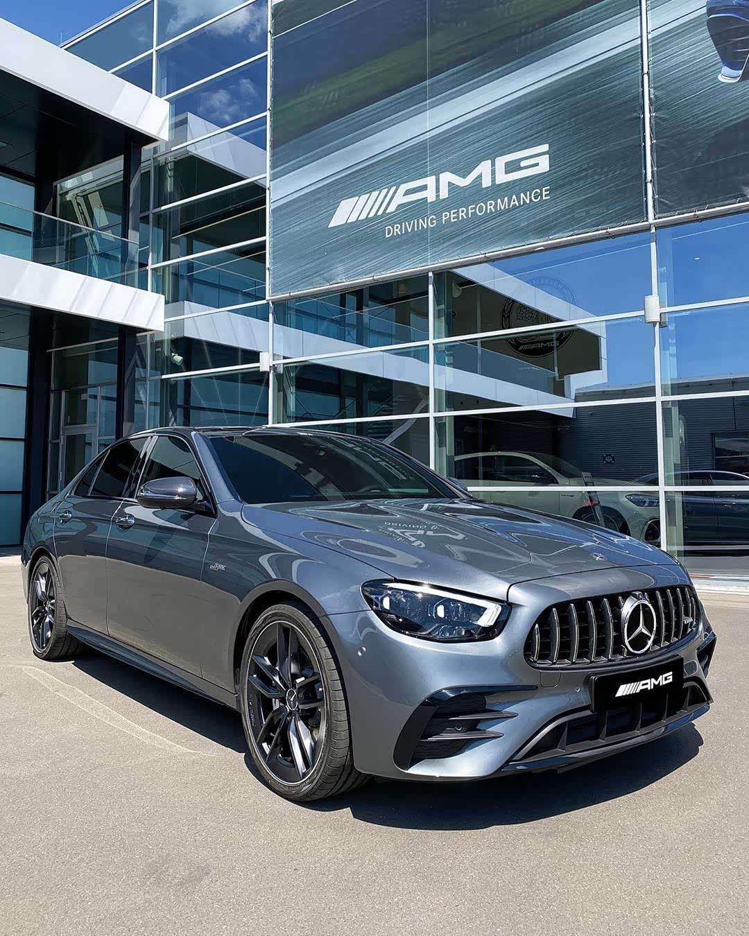 奔驰新款e53 amg四门轿车,变化挺大