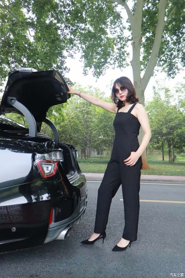 【图】最美03女车模(内附高清大图)_领克03论坛_汽车之家论坛