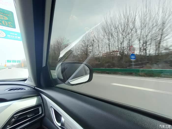 窗外的风景很漂亮