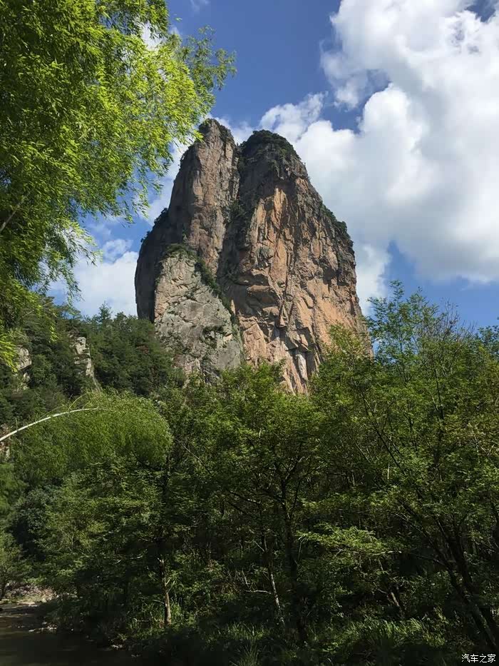 有人说这里就块大石头的景区