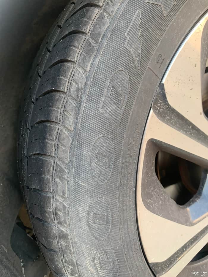 这样轮胎是否要更换后两轮16款凌派换什轮胎能减轻吵音请