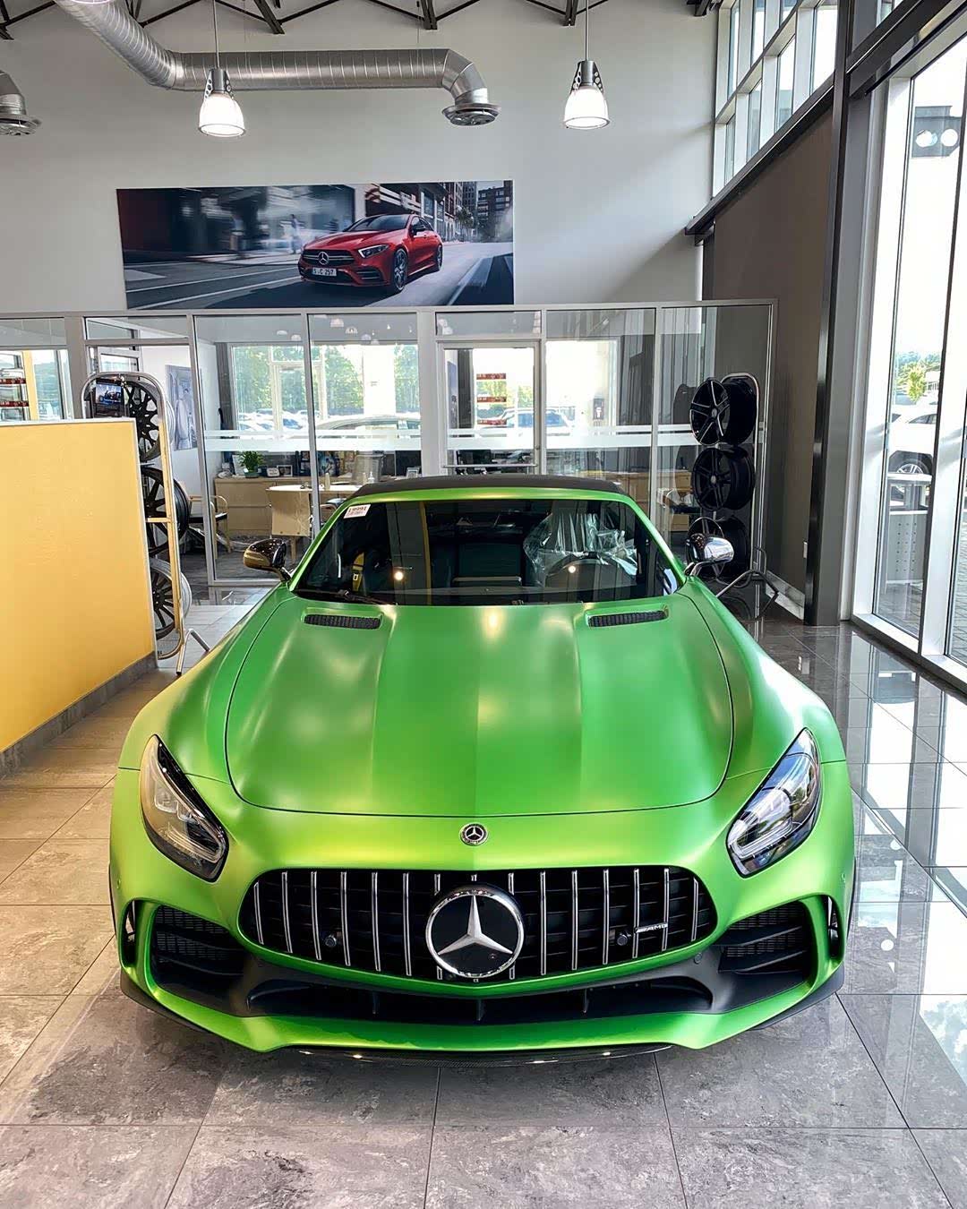 mercedes-amg gt r敞篷绿色地狱猛兽