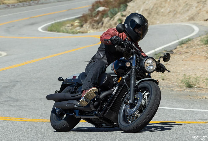 中排量巡航摩托2024款本田shadow详解升级abs及制动系统