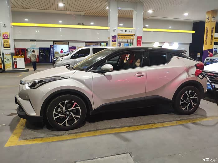 我不管我要做论坛里的第一辆欧泊银黑顶chr