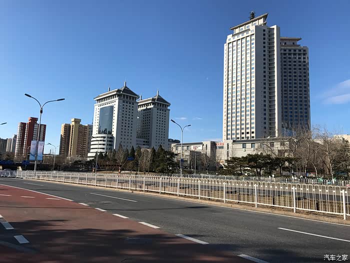 昨日天蓝云少留影阜成门桥