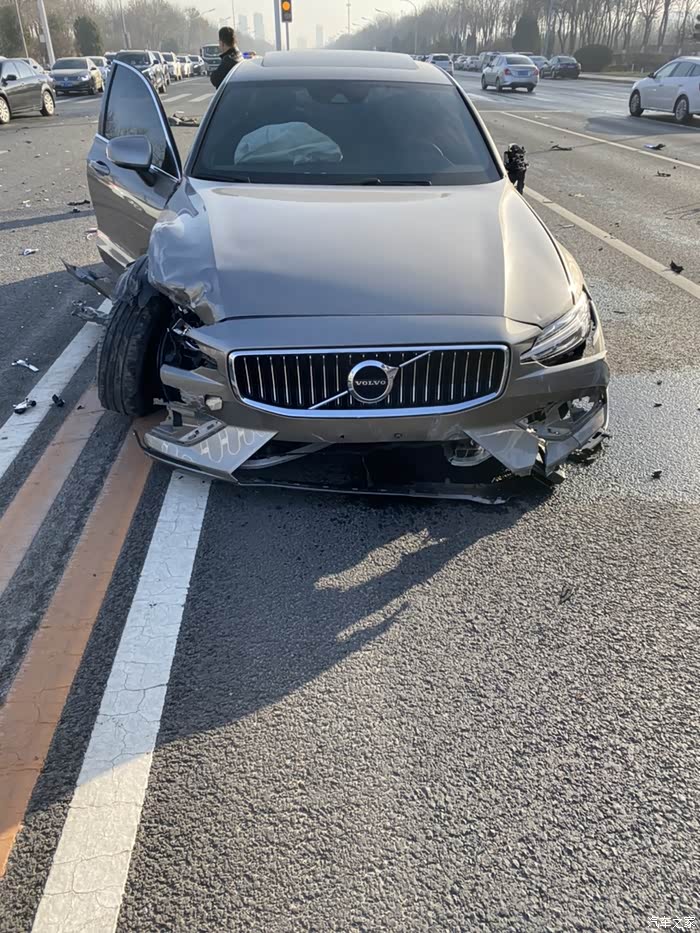 6个月沃尔沃s60事故走全损报废还是维修合适