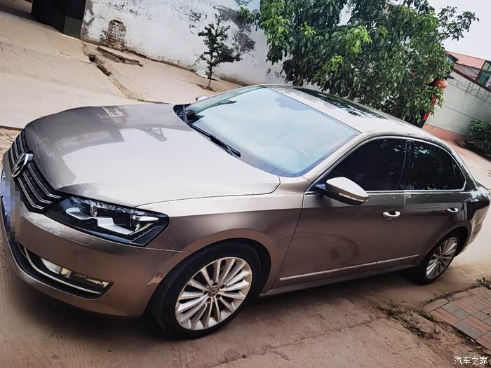 出11款帕萨特至尊版香槟金色米色内饰