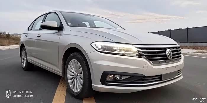 朗逸plus选择白色好还是风雅金好看?