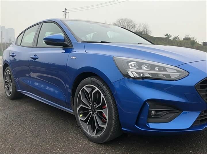 新福克斯蓝色三厢st赏析